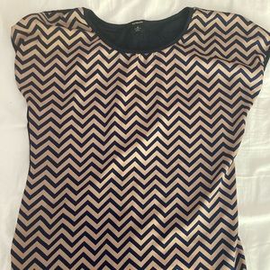 Lightweight chevron top by Espresso size M in Tan/Navy